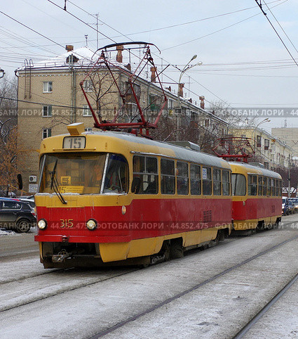 Трамвай "Татра" T3SU №315, улица Гагарина, Екатеринбург (2018 год). Редакционное фото, фотограф Алексей Иванов / Фотобанк Лори