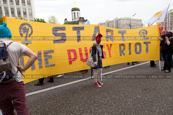 Транспарант на "Марше миллионов" в поддержку группы Pussy Riot, город Москва, Россия (2012 год). Редакционное фото, фотограф Николай Винокуров / Фотобанк Лори