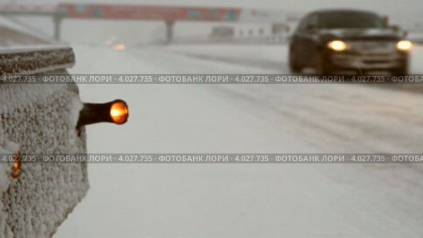 Трасса М5 зимой. Уфа, метель. Грузоперевозки, трафик, автомобили. Стоковое видео, видеограф Mikhail Erguine / Фотобанк Лори