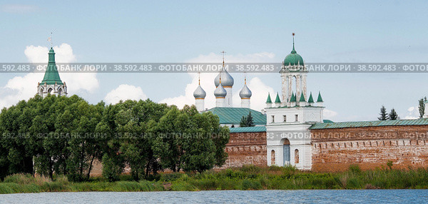 Travel to Russia. Spaso-Yakovlevsky Monastery on a cloudy day. Russia, Rostov Veliky, Yaroslavl region, golden ring. (2018 год). Стоковое фото, фотограф Photojuli / Фотобанк Лори