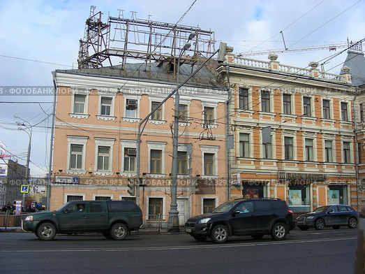 Трехэтажное нежилое здание. Проспект Мира, 1. Москва (2012 год). Редакционное фото, фотограф lana1501 / Фотобанк Лори