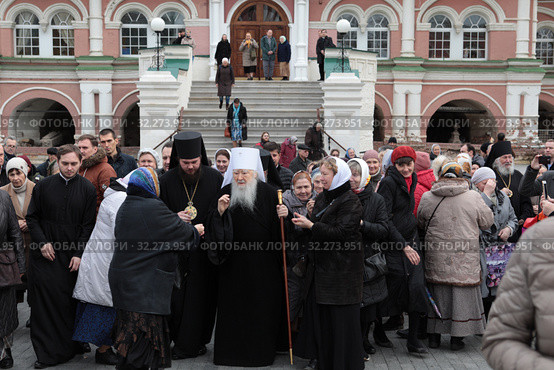 Тридцатилетие прославления святителя Тихона, Патриарха Московского и всея России, в Донском монастыре Москвы (2019 год). Редакционное фото, фотограф Дмитрий Неумоин / Фотобанк Лори