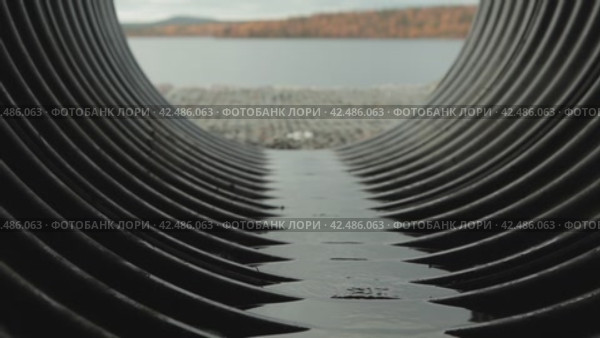 Труба водяных стоков. черная гофрированная труба water drain pipe. black corrugated pipe. Стоковое видео, видеограф Опока Алексей / Фотобанк Лори