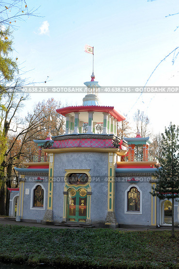 Tsarskoye Selo. Squeaky (Chinese) gazebo in the Catherine Park (2013 год). Редакционное фото, фотограф Анна Кривицкая / Фотобанк Лори