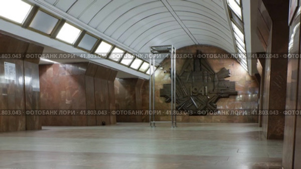 Центральный зал станции метро Дмитровская без людей. Central hall of Dmitrovskaya metro station. Interior view with no people. (2022 год). Стоковое видео, видеограф Александр Кузнецов / Фотобанк Лори