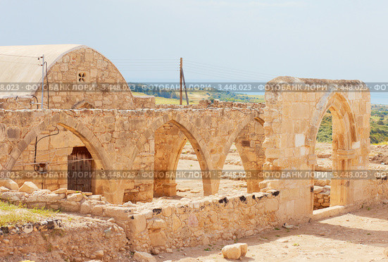 Церковь 12-ого столетия Panagia Chrysopolitissa в Куклии близ храма Афродиты, Кипр (2012 год). Стоковое фото, фотограф Миронова Евгения / Фотобанк Лори