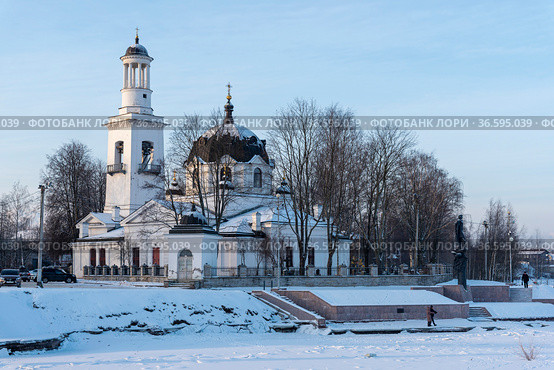 Церковь Александра Невского в Усть Ижоре у места Невской битвы (2021 год). Редакционное фото, фотограф Александр Щепин / Фотобанк Лори