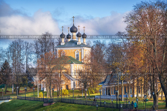Церковь Флора и Лавра на берегу Волги в Угличе (2020 год). Стоковое фото, фотограф Baturina Yuliya / Фотобанк Лори