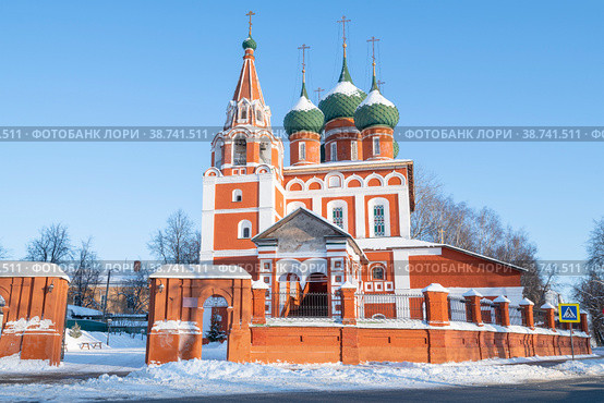 Церковь Михаила Архангела (1657-1682гг.) январским солнечным днем. Ярославль, Золотое кольцо России (2023 год). Стоковое фото, фотограф Виктор Карасев / Фотобанк Лори