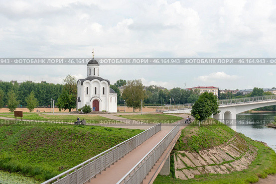Церковь Михаила Тверского. Остров Памяти, река Тьмаку. Тверь (2022 год). Редакционное фото, фотограф Александр Щепин / Фотобанк Лори