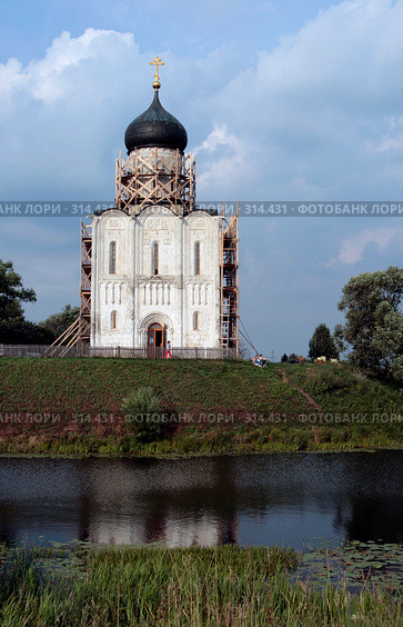 Церковь Покрова на Нерли (2007 год). Редакционное фото, фотограф Ярослава Синицына / Фотобанк Лори