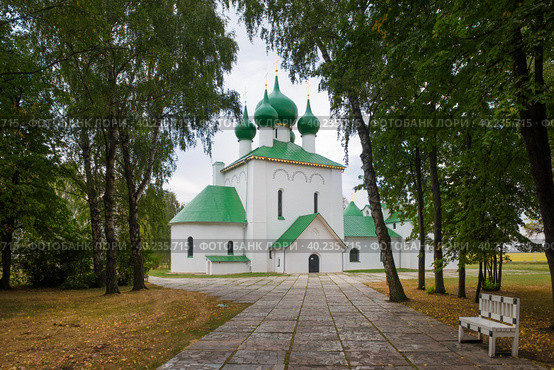 Церковь преподобного Сергия Радонежского на Куликовом поле. Куликово поле — поле в Тульской области в России, где 8 сентября 1380 года произошла знаменитая Куликовская битва (2021 год). Стоковое фото, фотограф Pukhov K / Фотобанк Лори
