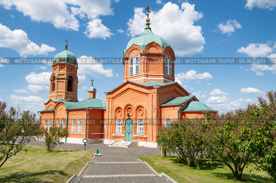 Церковь Рождества Пресвятой Богородицы (1894г.) солнечным майским днем. Монастырщино, Тульская область (2024 год). Редакционное фото, фотограф Виктор Карасев / Фотобанк Лори