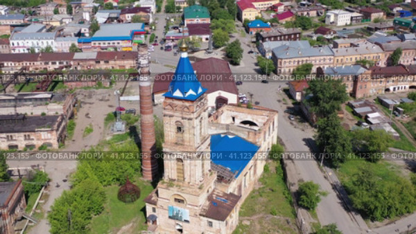 Церковь Сретения Господня — православный храм в городе Ирбит. Вид с высоты. Россия (2021 год). Стоковое видео, видеограф Евгений Ткачёв / Фотобанк Лори