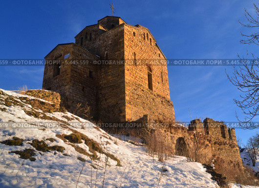 Церковь в горах Кавказа, долина Кубани. Стоковое фото, фотограф александр жарников / Фотобанк Лори
