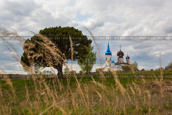 Церковь в селе Иванищи, Тверская область (2015 год). Стоковое фото, фотограф Андрей Родионов / Фотобанк Лори