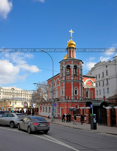 Церковь Всех Святых на Кулишках, Славянская площадь, Москва (2016 год). Редакционное фото, фотограф Алексей Голованов / Фотобанк Лори