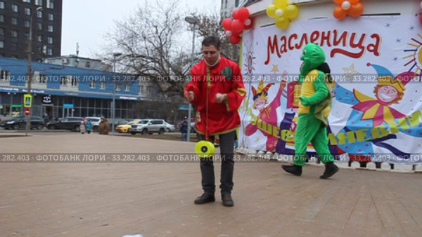 Цирковой номер на Масленицу в Хорошево-Мневниках. Москва (2020 год). Редакционное видео, видеограф Сергей Соболев / Фотобанк Лори