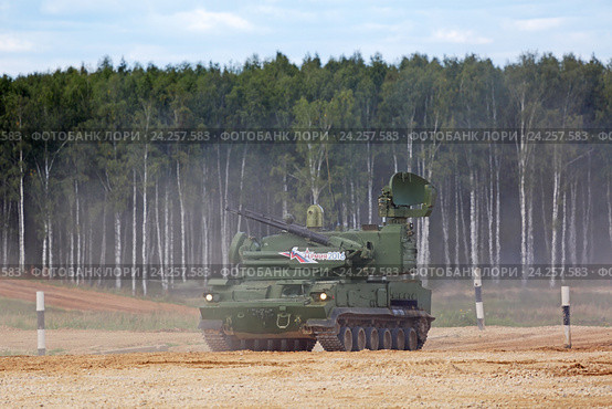 "Тунгуска" (SA-19 Grison) - российский зенитный пушечно-ракетный комплекс на Международном военно-техническом форуме "Армия-2016".Московская область, полигон "Алабино" Редакционное фото, фотограф Игорь Долгов / Фотобанк Лори