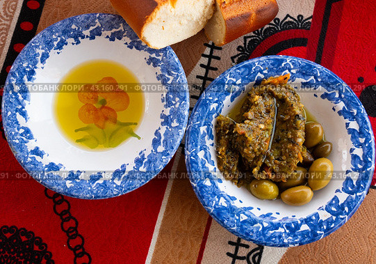 Tunisian mechouia salad served with bread. Стоковое фото, фотограф Яков Филимонов / Фотобанк Лори
