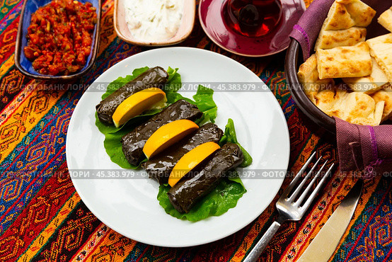 Turkish dish Yaprak sarma. Стоковое фото, фотограф Яков Филимонов / Фотобанк Лори