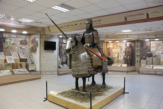 Тюркский тяжеловооруженный воин на коне, Омский краеведческий музей (2014 год). Редакционное фото, фотограф Алексей Гусев / Фотобанк Лори