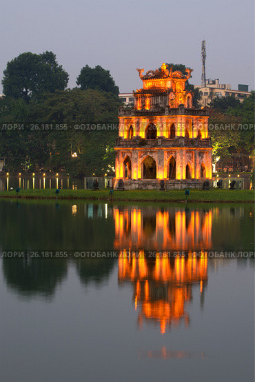 Turtle Tower on Hoan Kiem Lake in the evening twilight. Hanoi, Vietnam (2015 год). Стоковое фото, фотограф Виктор Карасев / Фотобанк Лори