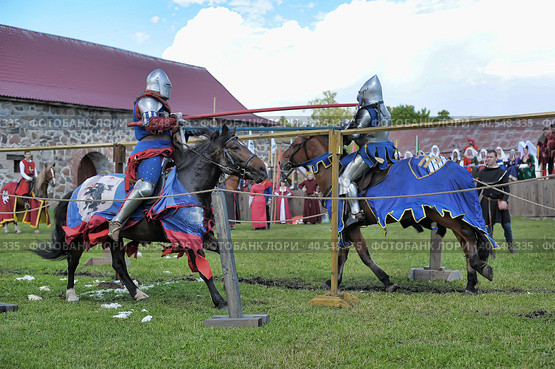 Two knights fight on spears at the festival of historical reconstruction "Russian Fortress" (2014 год). Редакционное фото, фотограф Анна Кривицкая / Фотобанк Лори