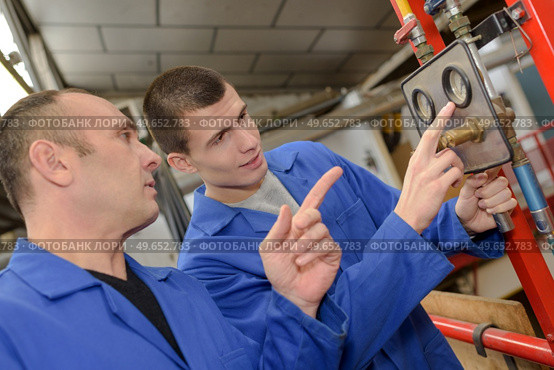 two men holding timber on woodworking machine. Стоковое фото, агентство Ingram Publishing / Фотобанк Лори