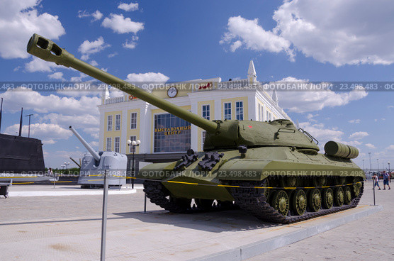 Тяжёлый танк ИС-3 в музее военной техники "Боевая слава Урала" (2016 год). Редакционное фото, фотограф Megapixx / Фотобанк Лори