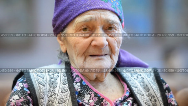 Ufa, Russia - APR 18: Older people in a nursing home. Close-up on April 14, 2018 in Ufa, Russia. Редакционное видео, видеограф Mikhail Erguine / Фотобанк Лори
