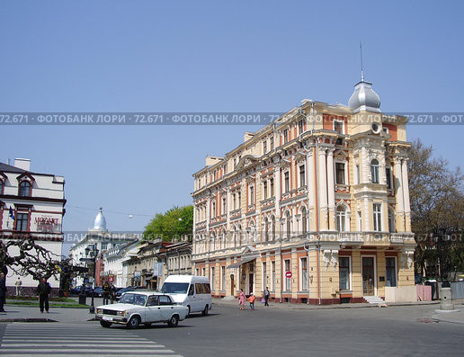 Украина, Одесса, центр города, около Оперного театра. Редакционное фото, фотограф Галина  Горбунова / Фотобанк Лори