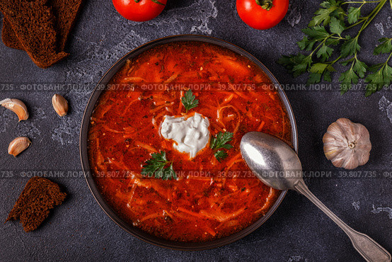 Ukrainian and russian traditional red soup - borsch. Стоковое фото, фотограф Татьяна  Бральнина / Фотобанк Лори