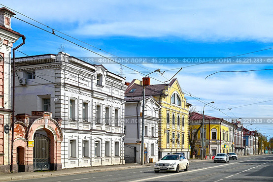 Улица Габдуллы Тукая, дома 75-79. Город Казань. Республика Татарстан. Россия (2024 год). Стоковое фото, фотограф Александр Тараканов / Фотобанк Лори