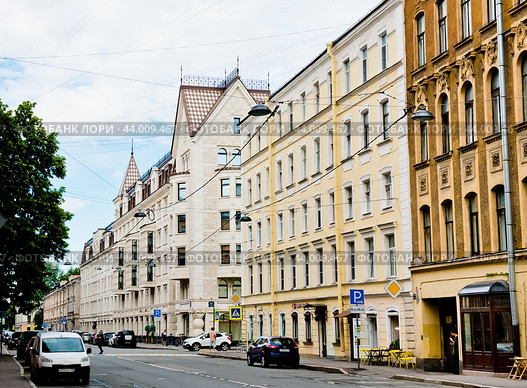 Улица Короленко. Санкт-Петербург (2024 год). Редакционное фото, фотограф E. O. / Фотобанк Лори