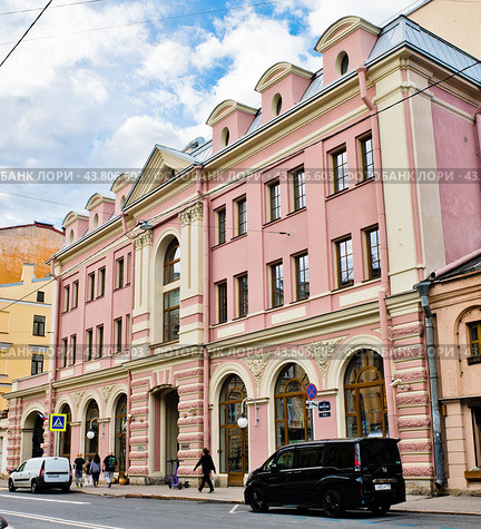Улица Некрасова, дом 14 А. Летний день. Санкт-Петербург (2024 год). Редакционное фото, фотограф E. O. / Фотобанк Лори