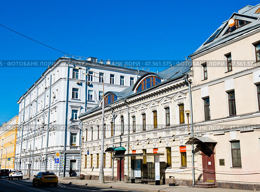 Улица Николоямская. Солнечный день. Ранняя весна. Москва. Редакционное фото, фотограф E. O. / Фотобанк Лори