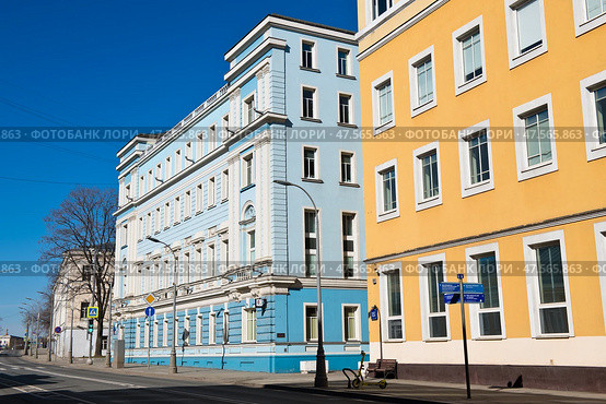 Улица Николоямская. Солнечный весенний день. Москва. Редакционное фото, фотограф E. O. / Фотобанк Лори