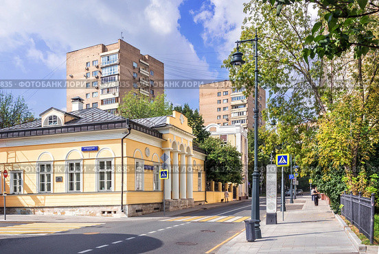 Улица Пречистенка, Гагаринский переулок, Дом В.И. Штейнгейля – Лопатиных, Москва (2023 год). Стоковое фото, фотограф Baturina Yuliya / Фотобанк Лори