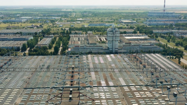 Ульяновск, цеха авиазавода "Авиастар". Вид с воздуха. Ulyanovsk, workshops of the Aviastar aircraft factory. Aerial view. (2022 год). Редакционное видео, видеограф Евгений Романов / Фотобанк Лори
