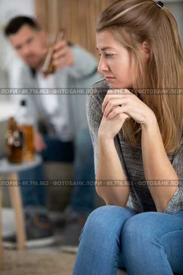 unhappy woman with drunk boyfriend. Стоковое фото, агентство Ingram Publishing / Фотобанк Лори