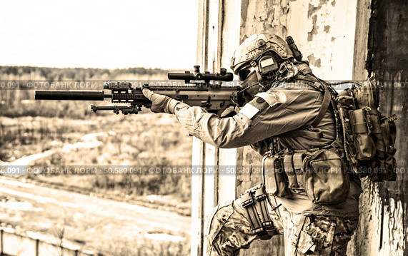 United States Army ranger during the military operation. Стоковое фото, агентство Ingram Publishing / Фотобанк Лори