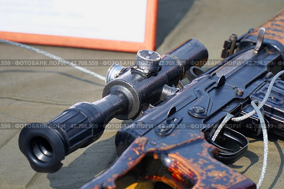 Upgraded Kalashnikov AK47 assault rifle with optical sight. Стоковое фото, фотограф Александр Прошкин / Фотобанк Лори