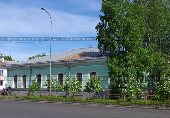 Управление Петрозаводской и Карельской епархии РПЦ (бывший Дом купца Серого). ​Карелия, Петрозаводск, Правды, 5​ / проспект Александра Невского, 27 (2021 год). Редакционное фото, фотограф Алексей Иванов / Фотобанк Лори