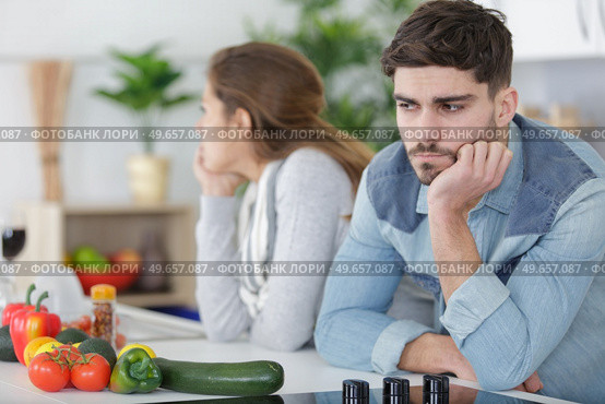 upset couple at the kitchen table. Стоковое фото, агентство Ingram Publishing / Фотобанк Лори