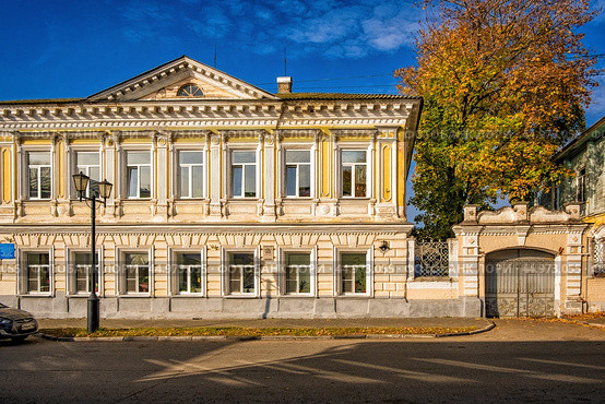 Усадьба Сотина — Малышева (Городецкая центральная районная больница, детская поликлиника, Городец) (2023 год). Редакционное фото, фотограф Илья Старков / Фотобанк Лори