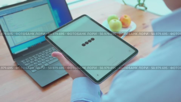Using AI Grok on iPad. Стоковое AI-видео, аниматор Feruza Tashmetova / Фотобанк Лори