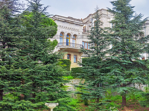 Юсуповский дворец. Весна. Кореиз. Крым (2023 год). Редакционное фото, фотограф Татьяна Т / Фотобанк Лори
