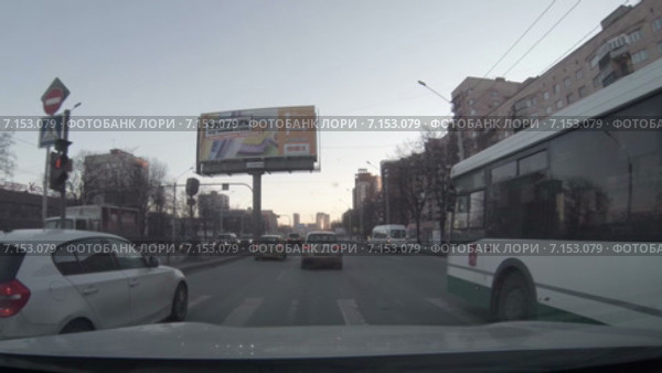 Утреннее движение машин по Ленинскому проспекту в Санкт-Петербурге, вид из автомобиля (2015 год). Редакционное видео, видеограф Кекяляйнен Андрей / Фотобанк Лори