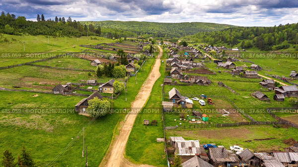 Южный Урал, Башкортостан, поселок Шанский. Вид с воздуха. Southern Urals, Bashkortostan, Shansky village. Aerial view (2020 год). Стоковое фото, фотограф Евгений Романов / Фотобанк Лори